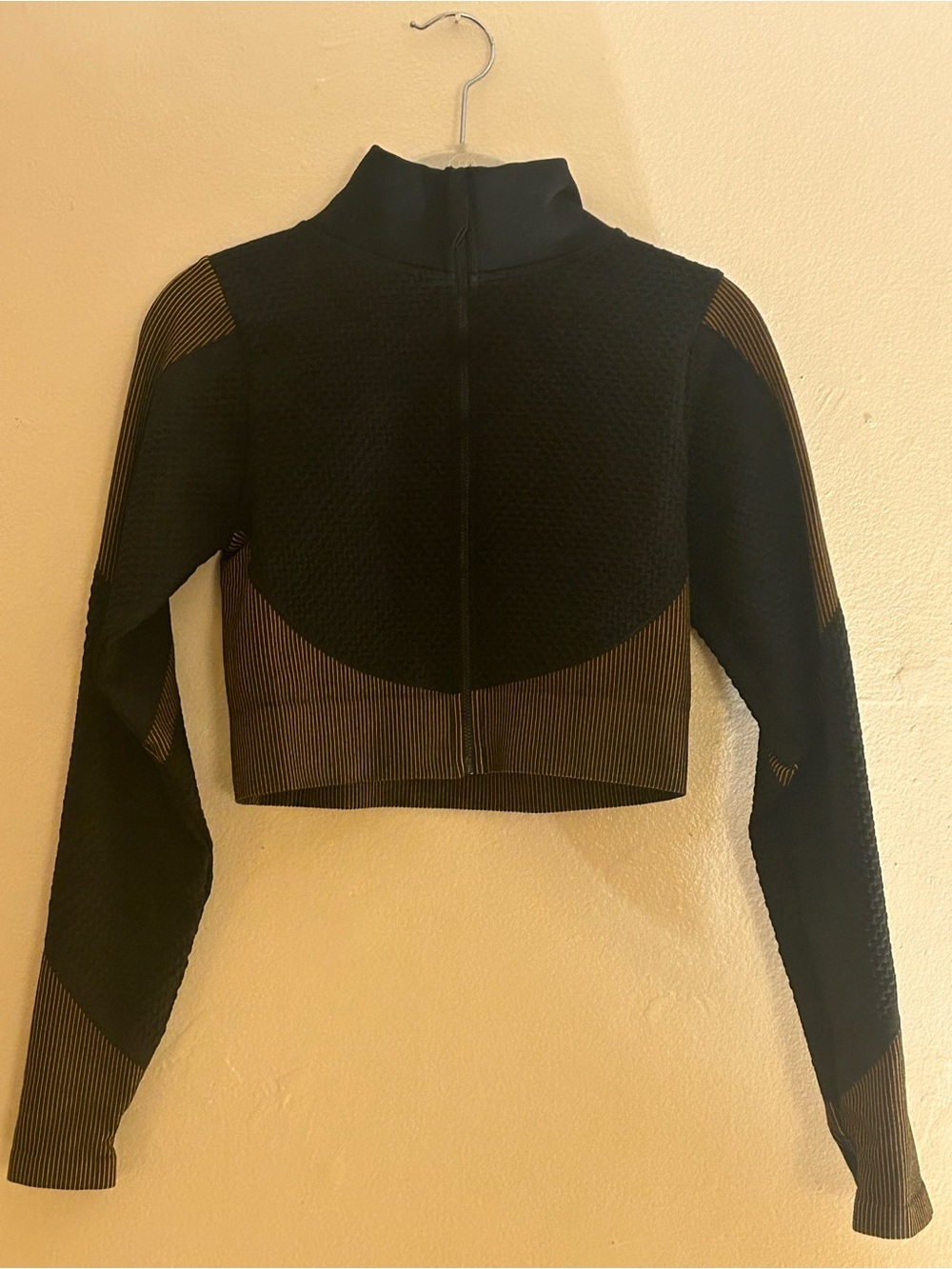 Women's Black Crop Zip-Up Long Sleeve Top